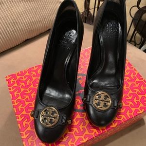 Tory Burch Calista pump